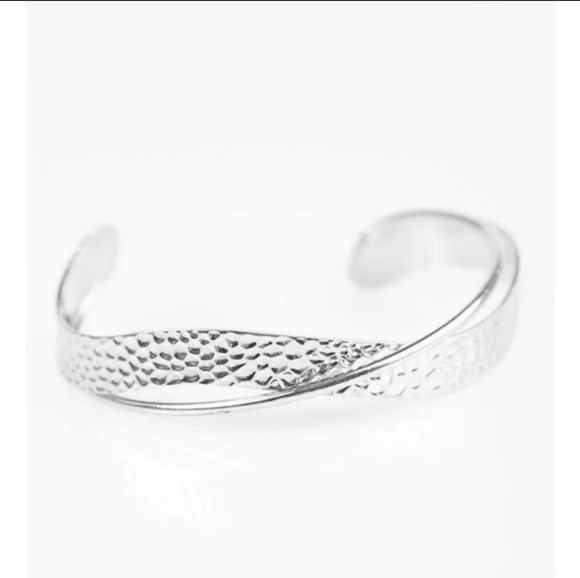 paparazzi Jewelry - Wandering Waves silver bracelet